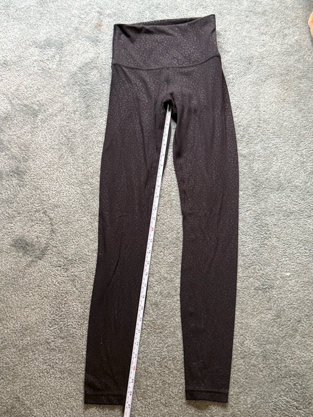 Lululemon black leggings with subtle leopard pattern XS
